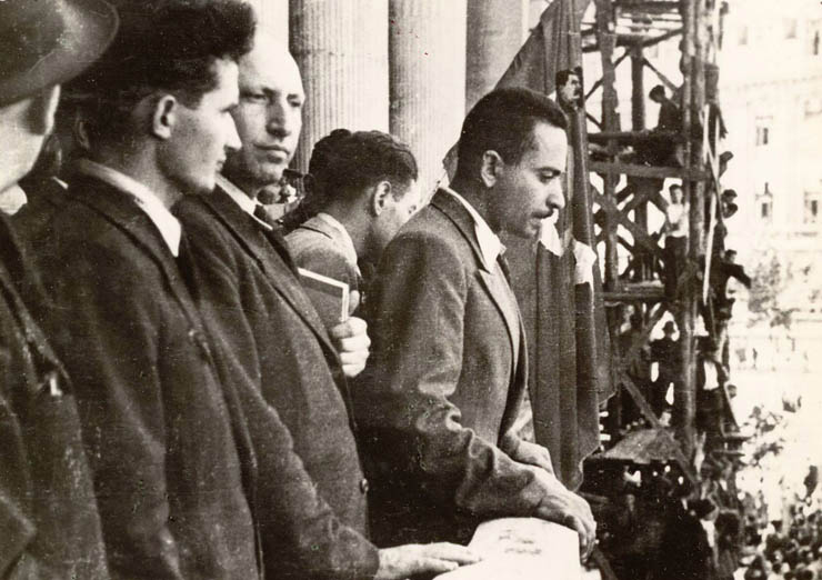 Miting în Piaţa Universităţii organizat cu ocazia intrării trupelor sovietice în Bucureşti. (30.08.1944)