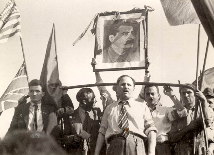 Aspect de la mitingul organizat în Capitală cu prilejul întâmpinării unor unităţi ale armatei sovietice aflate în trecere spre frontul antihitlerist. (30.08.1944)