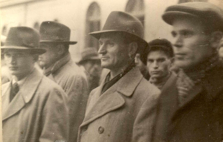 Nicolae Ceauşescu, Chivu Stoica şi Iosif Rangheţ la un miting organizat de P.C.R. pe stadionul A.N.E.F. în octombrie 1944. (octombrie 1944)