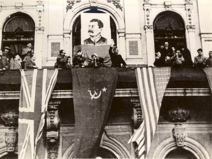 Aspect de la mitingul organizat cu prilejul celei de a 27-a aniversări a Marii Revoluţii Socialiste din octombrie. Bucureşti, 7 noiembrie 1944. (7 nov. 1944)