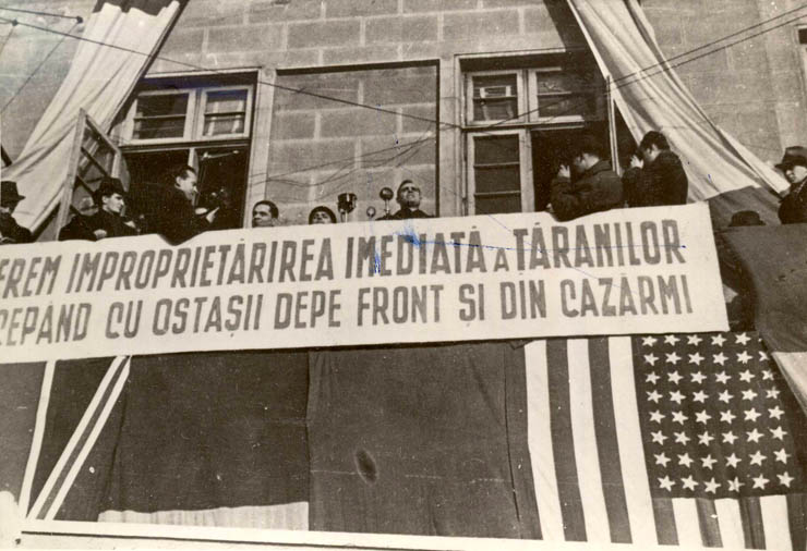 Bucureşti, 13 februarie 1945. Aspecte de la mitingul oamenilor muncii din Capitală pentru instalarea unui guvern democratic. (13 feb. 1945)