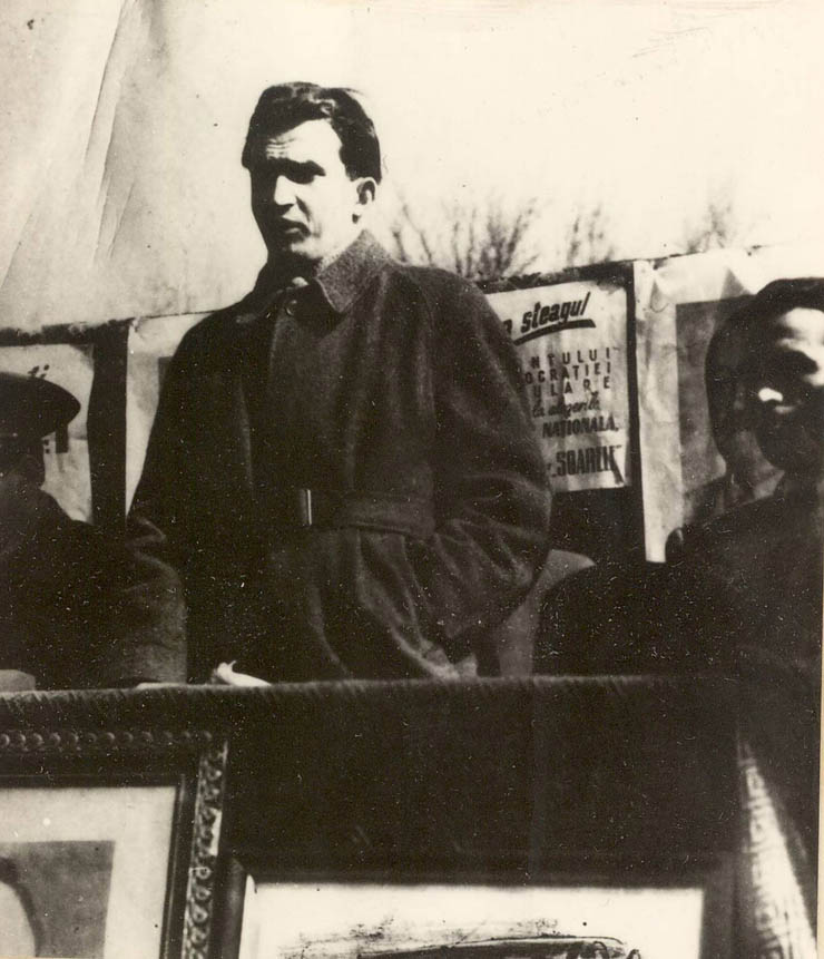 Nicolae Ceauşescu la un miting electoral. (1946)