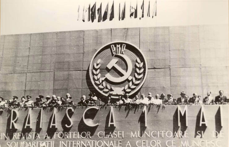 Bucureşti – Piaţa Victoriei, 1 mai 1949. Aspect de la tribuna oficială cu prilejul sărbătoririi Zilei Internaţionale a Oamenilor Muncii. (1 mai 1949)