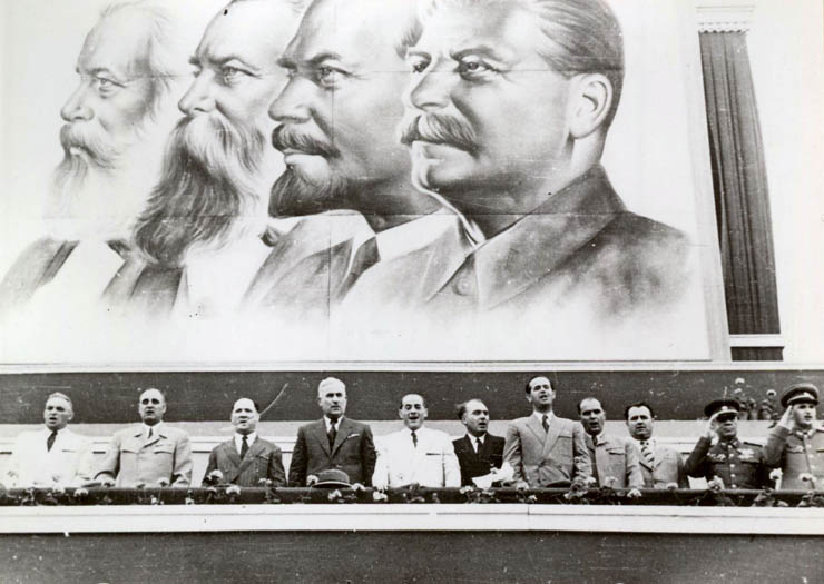 Bucureşti, 1 mai 1952. Aspecte de la tribuna oficială cu prilejul sărbătoririi Zilei Internaţionale a Oamenilor Muncii. (1 mai 1952)