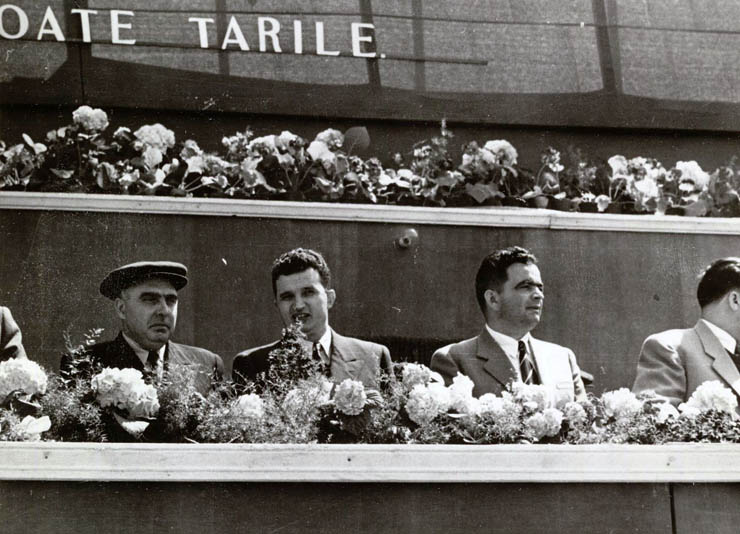 Bucureşti, Piaţa Aviatorilor, 1 mai 1954. Aspecte de la tribuna oficială, cu prilejul sărbătoririi Zilei Internaţionale a Oamenilor Muncii. (1 mai 1954)