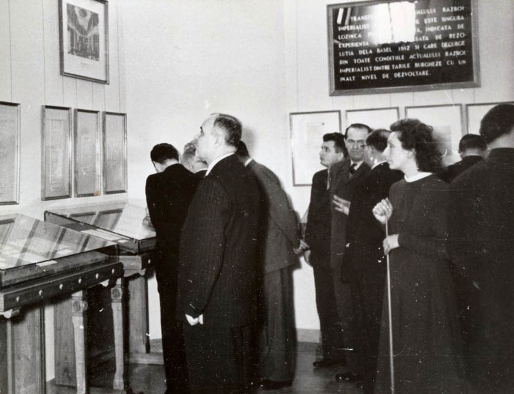 Bucureşti, noiembrie 1954. Aspect de la adunarea festivă consacrată celei de a 37-a aniversări a Marii Revoluţii Socialiste din octombrie. (nov.1954)