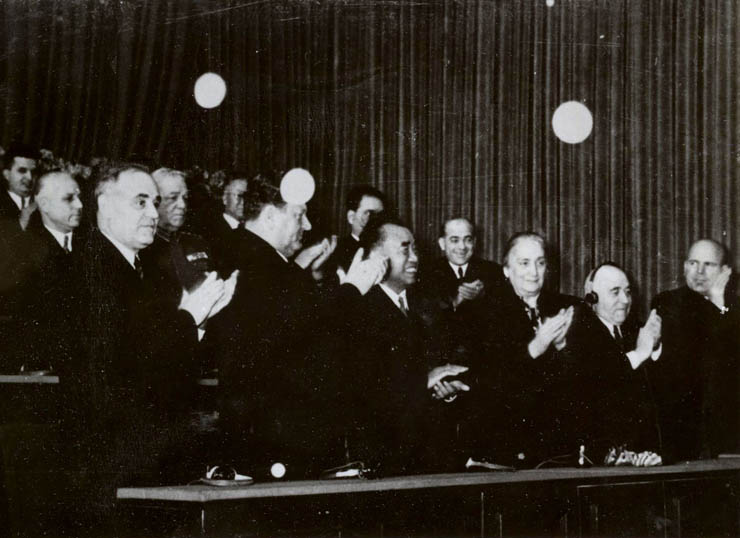 Aspect de la prezidiul celui de al VII-lea Congres al P.C.R. Bucureşti. Sala Ateneului Republicii Socialiste România, decembrie 1955. (dec. 1955)