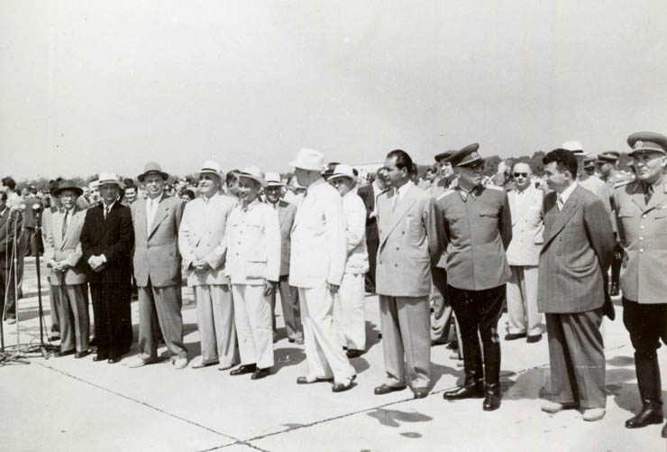Bucureşti, august 1957. Întâmpinarea pe aeroportul Băneasa a delegaţiei guvernamentale şi de partid a R.D. Vietnam în frunte cu Ho Si Min. (august 1957)