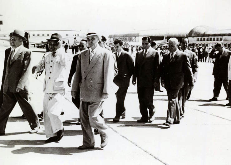 Bucureşti, august 1957. Întâmpinarea pe aeroportul Băneasa a delegaţiei guvernamentale şi de partid a R.D. Vietnam în frunte cu Ho Si Min. (august 1957)