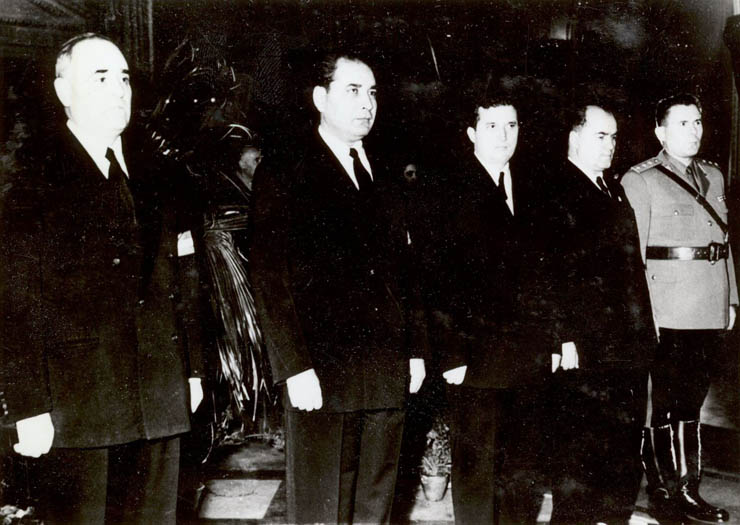 Bucureşti, 1958. De gardă la catafalcul Dr. Petru Groza. (10 ian. 1958)