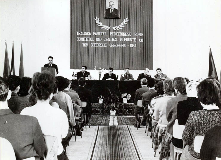 Piteşti, februarie 1965. Nicolae Ceauşescu în vizită de lucru la Institutul Pedagogic de 3 ani. (febr.1965)