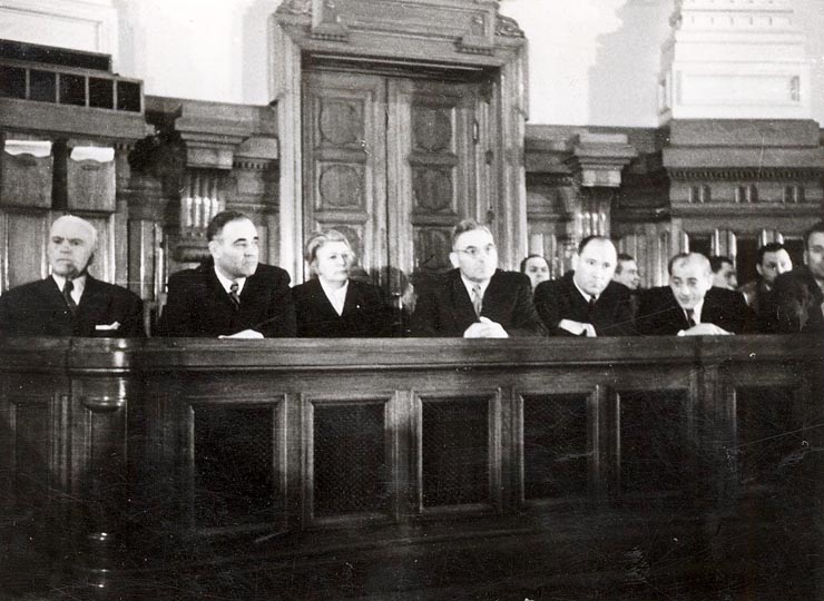 Gheorghe Gheorghiu –Dej, Petru Groza, Ana Pauker, Vasile Luca, Teohari Georgescu, Chişinevselu Iosif pe banca ministerială, cu prilejul celei de-a 10-a sesiuni a Marii Adunări Naţionale în cadrul căreia s-a luat în discuţie proiectul de lege pentru aprobarea bugetului de stat al R.P.R. pe anul 1951. (5.04.1951).