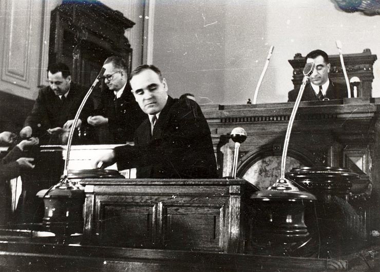 Gheorghe Gheorghiu –Dej, Gheorghe Florescu la cea de-a 10-a sesiune a M.A.N. în timpul votării bugetului de stat al R.P.R. pe anul 1951.  (7.IV.1951). (5-7.IV.1951).