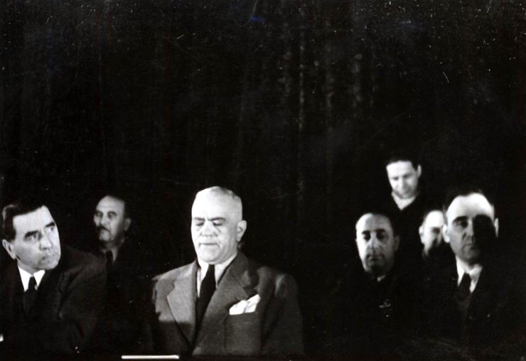 Gheorghe Gheorghiu –Dej, Petru Groza, Gh. Tătărăscu, M. Ralea la marele miting al oamenilor muncii din sala „Aro”, cu prilejul sărbătoririi unui an de la instalarea primului guvern democrat din istoria României. (06.03.1946).