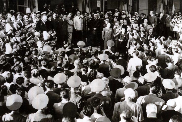 Gheorghe Gheorghiu –Dej, Gh. Tătărăscu, P. Groza, ş.a. la mitingul din faţa Gării Băneasa cu prilejul întoarcerii în ţară a delegaţiei române care a participat la Conferinţa Păcii de la Paris. (21.09.1946).
