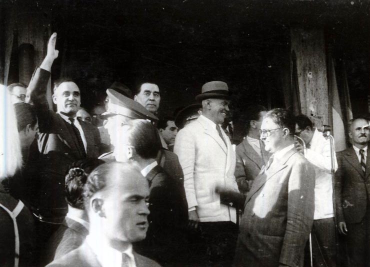 Dej, Gh. Tătărăscu, ş.a. în Gara Băneasa la înapoierea de la Conferinţa Păcii de la Paris (delegaţia a fost întâmpinată de P. Groza, conducători de partid şi de stat, de numeroşi oameni ai muncii). (21.09.1946).