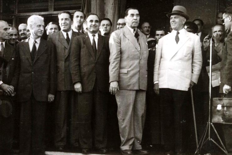 Miting în Gara Băneasa cu prilejul întoarcerii în ţară a delegaţiei române care a participat la Conferinţa Păcii de la Paris. Din delegaţie au făcut parte: Gheorghe Gheorghiu –Dej, Şt. Voitec, Gh. Tătărăscu, P. Groza, I.G. Maurer, I.Chişinevschi, T. Iordăchescu, Acad. Gh. Nicolau. (21.09.1946).