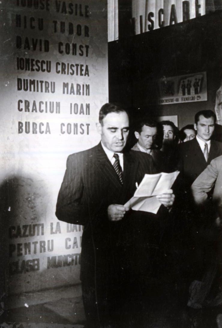 Dej vorbind la sala „Dalles” cu ocazia deschiderii expoziţiei „Refacerea şi dezvoltarea căilor ferate”. Sunt prezenţi: E. Bodnăraş, S. Zeiger, ş.a. (25.09.1946).