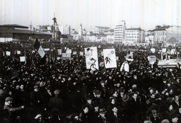 Aspect de la marele miting al oamenilor muncii din Piaţa Naţiunii, cu prilejul victoriei forţelor democrate în alegeri. (22.11.1946).