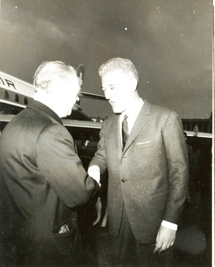 Corneliu Mănescu îl întâmpină pe Torsten Nilsson, ministru de externe al Suediei, cu ocazia vizitei sale în România. (3 mai 1967)