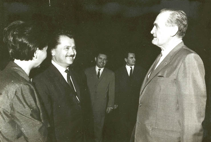 Sosirea într-o vizită în ţara noastră a vicepremierului şi ministrului de stat al comerţului şi industriei din Australia, John Mc. Ewen. (16 mai 1967)