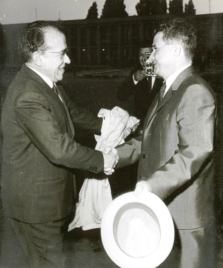 Nicolae Ceauşescu şi Santiago Carillo, şeful delegaţiei P.C. din Spania. (28 mai 1967)