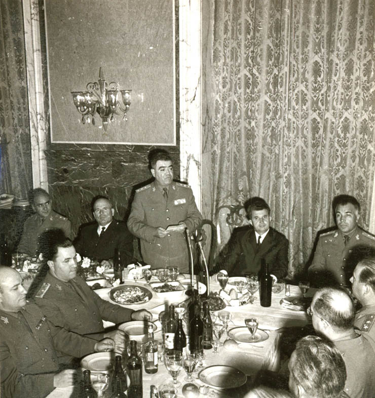 Aspecte de la recepţia ce a avut loc cu prilejul Adunării activului de bază al Forţelor Armate ale României. (31 mai 1967)