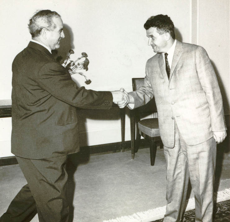 Secretarul general al C.C. al P.C.R., Nicolae Ceauşescu şi Apro Antal, vicepreşedintele Guvernului Revoluţionar Muncitoresc Ţărănesc Ungar.(28 iunie 1967)