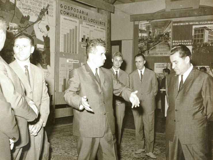 Vizita conducătorilor de partid şi de stat la Cabinetul orăşenesc de informare tehnico-economică din Capitală. (28 iulie 1967)