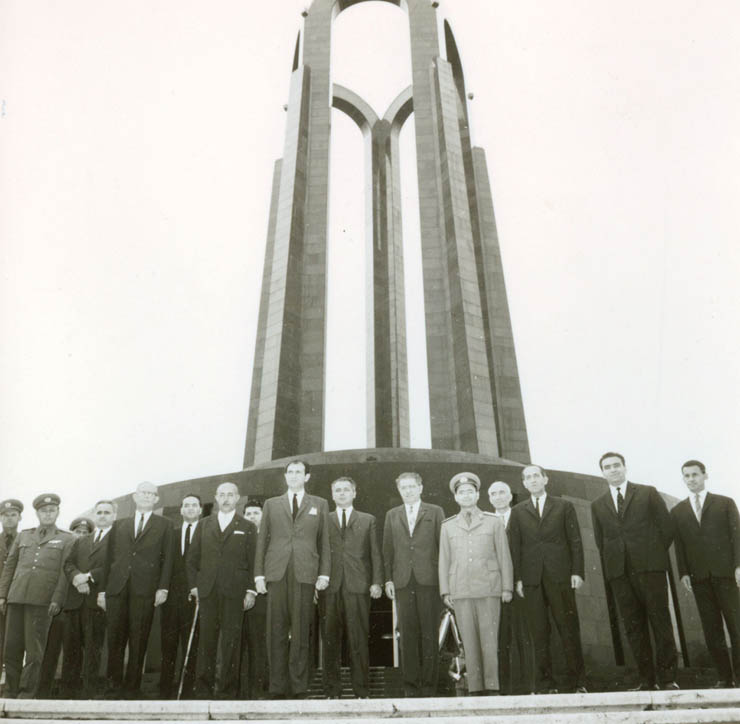 Ministrul de externe al Iranului, Ardeshir Zahedi, a depus o coroană la Monumentul Eroilor luptei pentru libertatea poporului şi a patriei, pentru socialism. (15 august 1967)