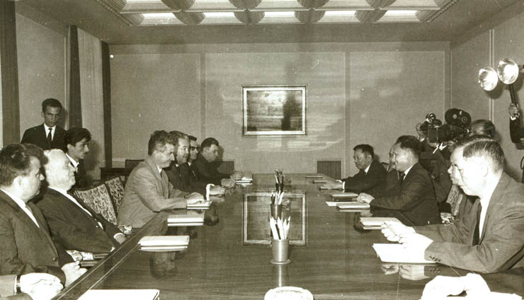 Nicolae Ceauşescu a primit delegaţia guvernamentală a R.D. Vietnam, condusă de Le Thank Nghi.(22 august 1967)