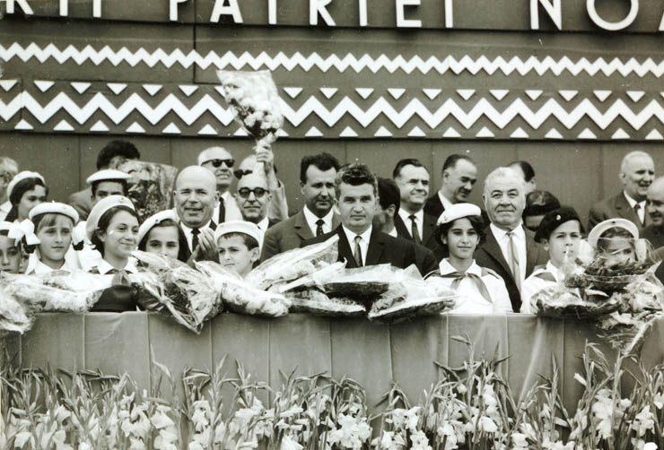 Tribuna centrală în timpul demonstraţiei oamenilor muncii din Capitală. (23 august 1967)