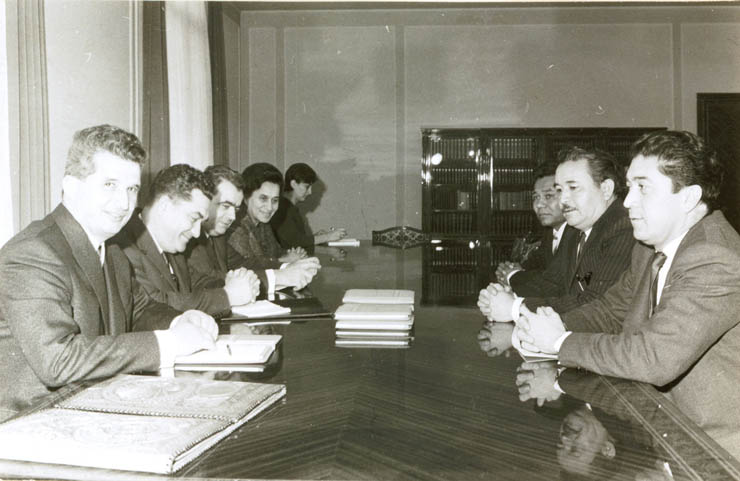 Nicolae Ceauşescu, P. Niculescu-Mizil şi M. Dalea în timpul convorbirilor cu delegaţia P. C. Mexican, formată din Arnoldo Martinez Verdugo, prim secretar al C.C. al P.C.M., Antonio Morin, membru al prezidiului C.C. al P.C.M. şi Jose Luna, membru al C.C. al P.C.M. (16 ianuarie 1968)