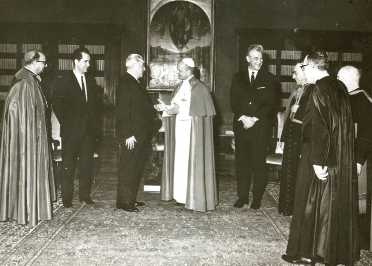 Miercuri, 24 ianuarie 1968, papa Paul al VI-lea a primit în audienţă neoficială pe Ion Gh. Maurer, Corneliu Mănescu şi Cornel Burtică. (24 ianuarie 1968)