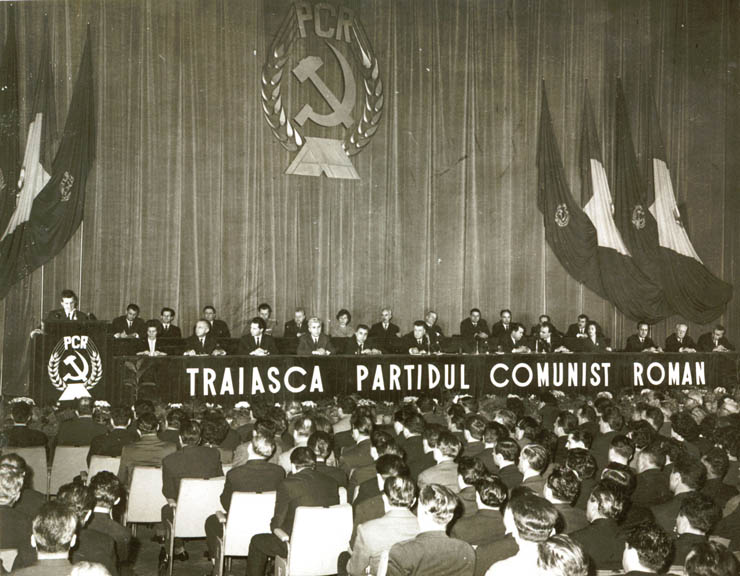 Nicolae Ceauşescu expune raportul cu privire la noua împărţire administrativ-teritorială în faţa activului de partid Prahova. (19 februarie 1968)