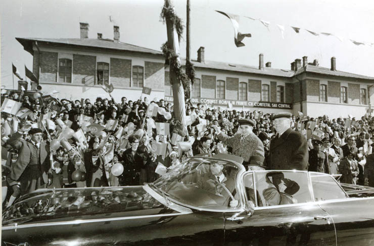 Nicolae Ceauşescu şi Emil Bodnăraş, la sosirea în Medgidia, cu prilejul vizitei de lucru în jud. Constanţa.(13 aprilie 1968)