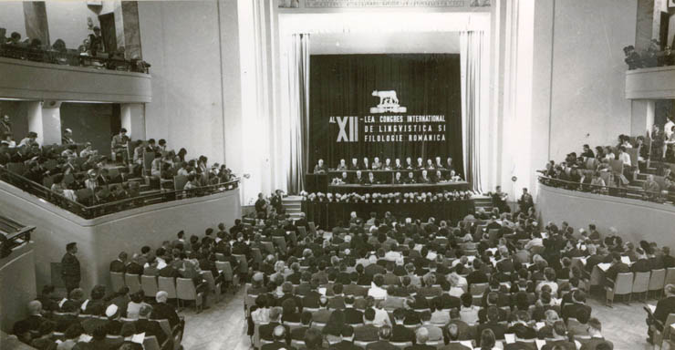 Aspecte din aula Universităţii Bucureşti, unde s-a deschis cel de al XII-lea Congres internaţional de lingvistică şi filologie romanică. (15 aprilie 1968)