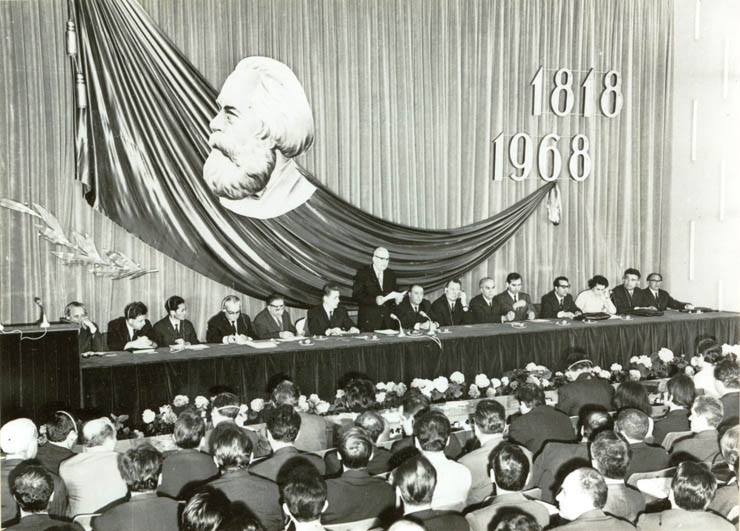 Aspecte de la sesiunea ştiinţifică internaţională, organizată la Bucureşti, cu prilejul împlinirii a 150 de ani de la naşterea lui Karl Marx. (aprilie 1968)
