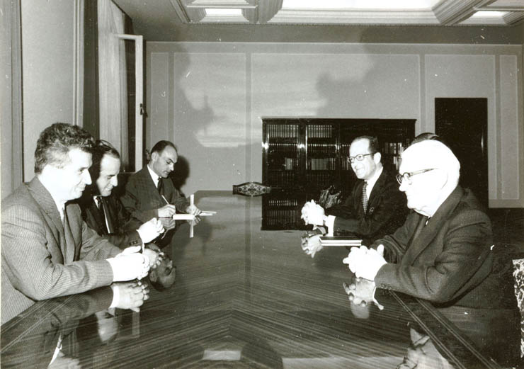 Nicolae Ceauşescu l-a primit pe Roy Tomson, preşedinte ale unor organe de presă şi a unor posturi de televiziune americane. (aprilie 1968)