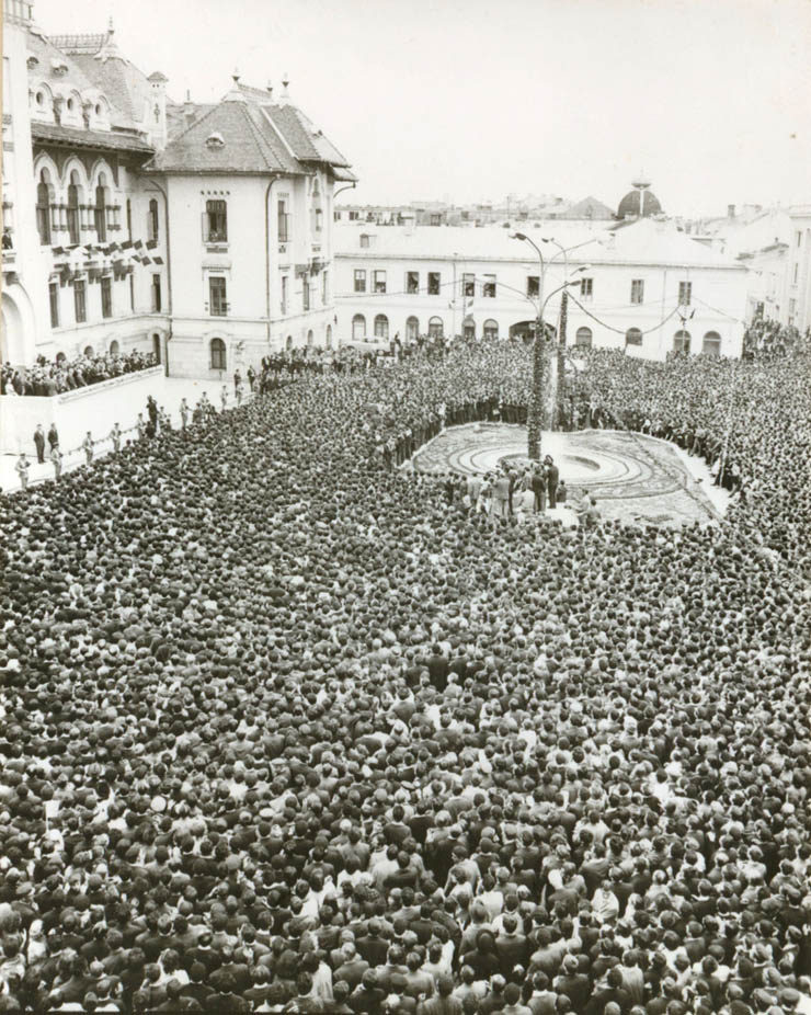 Mitingul de la Craiova, cu prilejul vizitei generalului de Gaulle, preşedintele Franţei, în ţara noastră.(16 mai 1968)