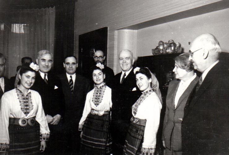 Gh. Gh.-Dej, Petru Groza, Traian Săvulescu, S. I. Kavtaradze, Ana Pauker şi alte persoane la ceaiul de la ambasada Bulgariei, cu prilejul săptămânii prieteniei româno-bulgare. (7 martie 1950)