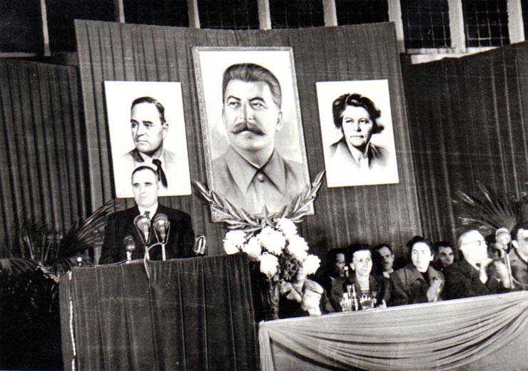 Gh. Gh.-Dej vorbind la marele miting de la Atelierele I.T.B. Floreasca, cu prilejul alegerilor din 3 decembrie 1950. (1 decembrie 1950)
