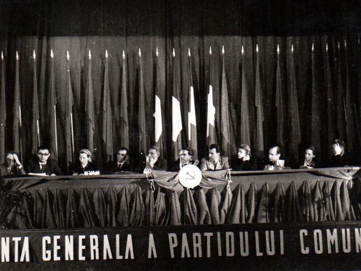 Aspect de la prezidiul Conferinţei Naţionale a Partidului care şi-a desfăşurat lucrările în aula liceului ”Mihai Viteazul” din Bucureşti (Constanţa Crăciun, Miron Constantinescu, C. Pârvulescu, V.Luca, L.Pătrăşcanu, Ana Pauker, Teohari Georgescu, Olimpia Ţenescu).(17- 21 octombrie1945)