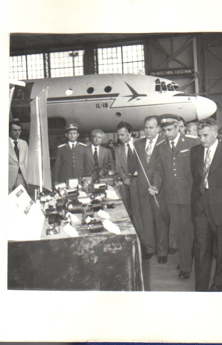 Aspect din timpul vizitei de lucru a lui Nicolae Ceauşescu la întreprinderea de avioane din Capitală.(31.V.1979).