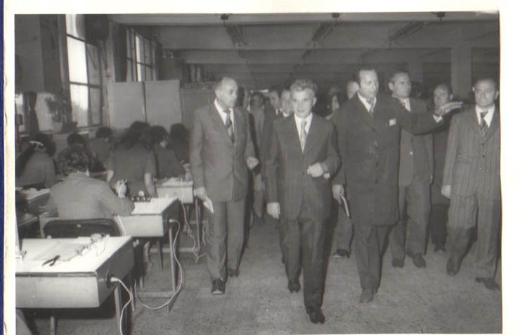Vizita de lucru a preşedintelui Nicolae Ceauşescu în mari unităţi industriale şi obiective edilitare din Capitală. În timpul vizitei la „Automatica”. (31.V.1979).
