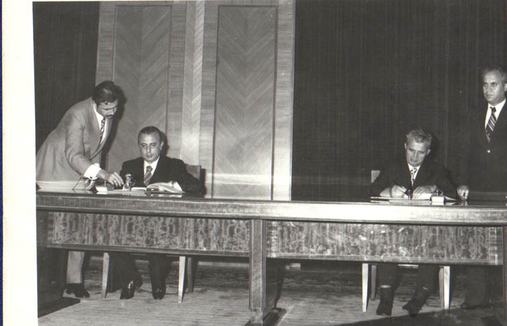 La invitaţia preşedintelui Nicolae Ceauşescu şi a Elenei Ceauşescu, preşedintele Republicii Cipru, Spyros Kyprianou, împreună cu doamna Mimi Kyprianou, a efectuat, între 23-26.VI.1979, o vizită de stat în România. Semnarea Declaraţiei solemne comune româno-cipriote. (23-26.VI.1979).