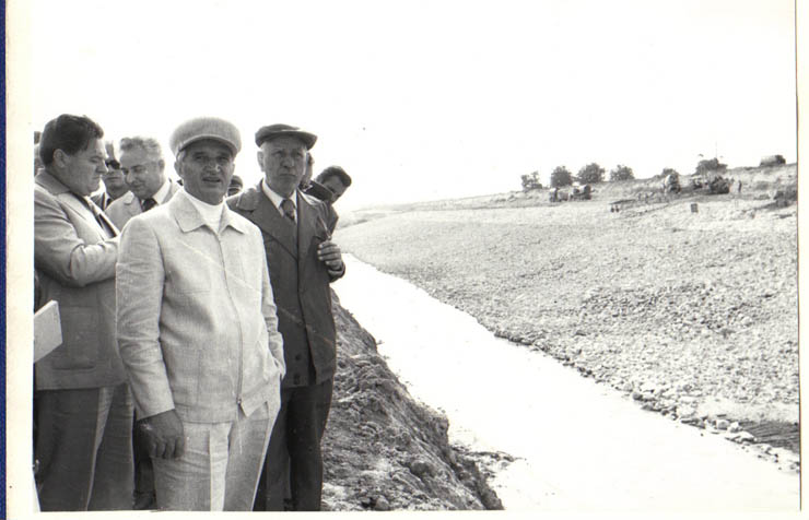 Conducători de partid şi de stat în vizită de lucru pe şantierul Canalului Dunăre-Marea Neagră.(6.VIII.1979).