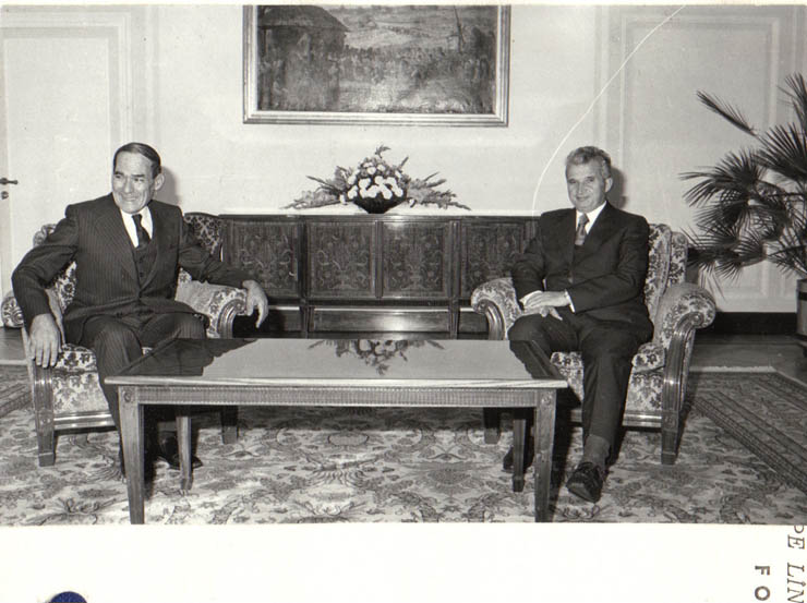 Primirea de către preşedintele Nicolae Ceauşescu a generalului Leonidas Rodrigues Figueroa, preşedintele P.S. Revoluţionar Peruan, care la invitaţia C.C. al P.C.R., face o vizită în ţara noastră. (4.IX.1979).
