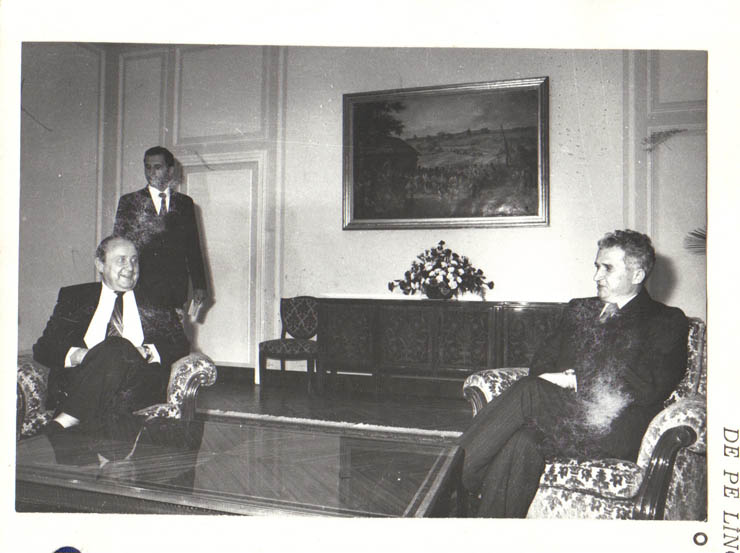 Preşedintele Nicolae Ceauşescu a primit pe Hans-Dietrich Genscher, vicecancelar şi ministru federal de externe al R.F.Germania, care a făcut o vizită oficială în ţara noastră. La primire a participat Ştefan Andrei, ministrul afacerilor externe. (12.X.1979).