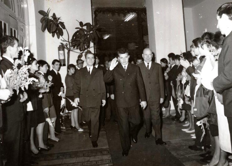Membrii ai conducerii de partid şi de stat în mijlocul studenţilor, cu ocazia deschiderii noului an de învăţământ superior. (3 X 1966)